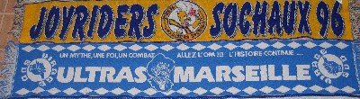 il sont peux etre vieux les echarpes  mes c'est toujours des equipes